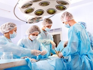 Operating Room Mistakes Distraction Causes Physician Error 300x225 1